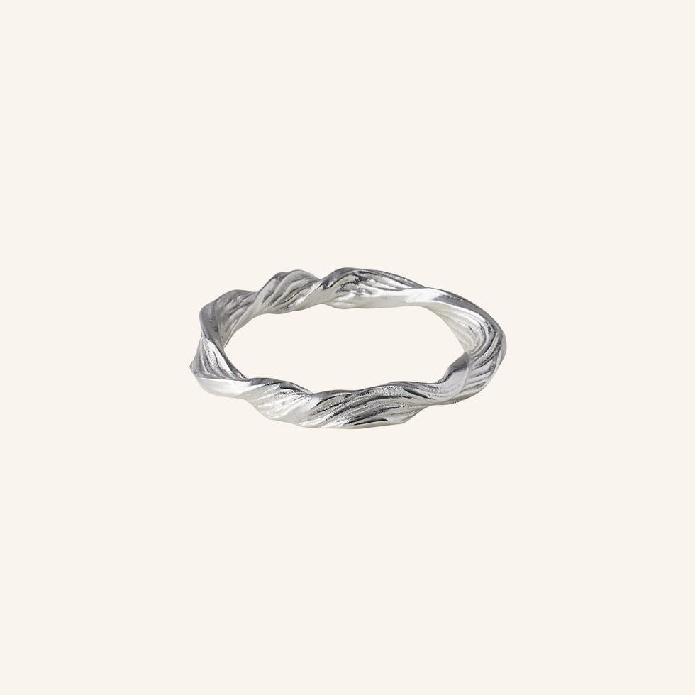 DANCING WAVE RING